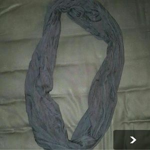 TAHARI  INFINIT SCARF