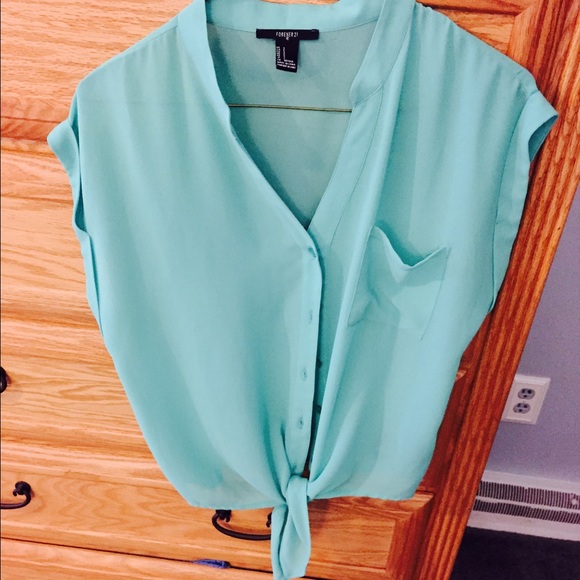 🚫 SOLD 🚫Forever 21 light blue blouse small