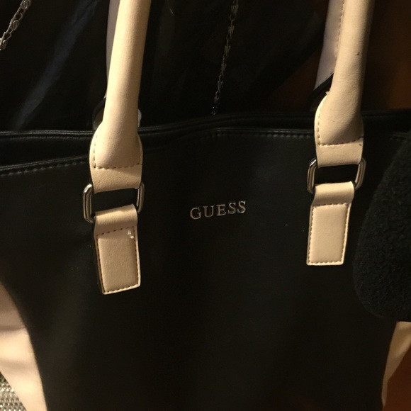 Authentic GUESS bag ! Only worn once