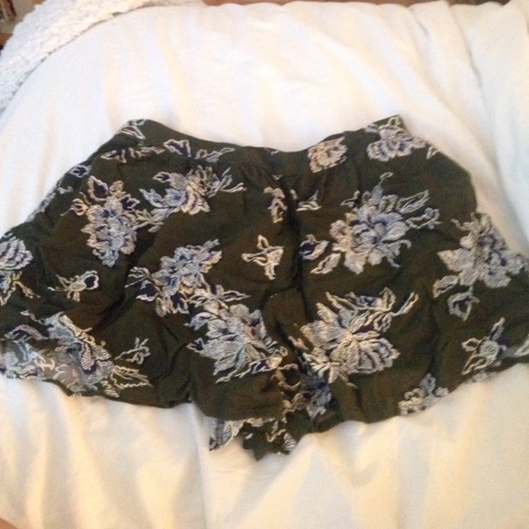 Patterned flowy shorts