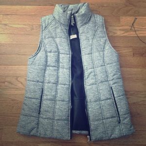BNWT Really cute light grey puffy vest!