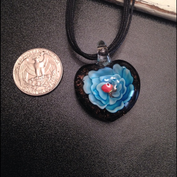 💙Glass Bubble Heart Pendant /Necklace💙🆕 - Picture 4 of 4