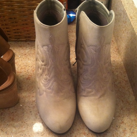 Booties - Picture 3 of 4