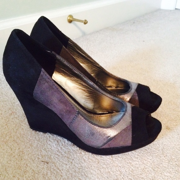 NY&C black/ silver wedges!