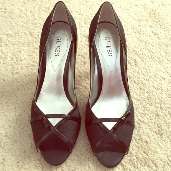 Peep toe Guess heels