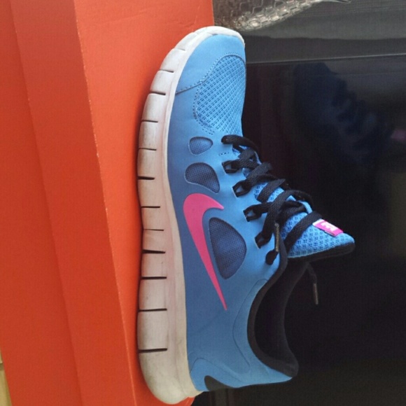 Nike Shoes - Nike Free 5.0