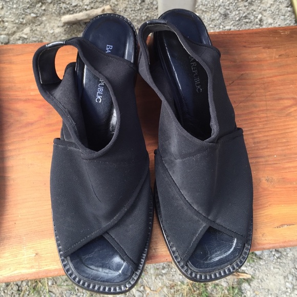 Banana Republic low heel sandal