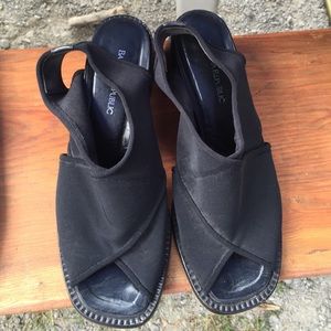 Banana Republic low heel sandal