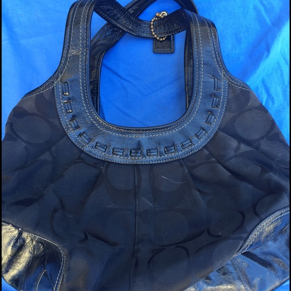 Medium size Coach purse/handbag - black - C design