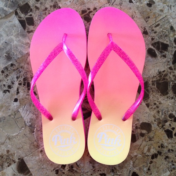 PINK Victoria's Secret Shoes - 💕PINK💕flip flops