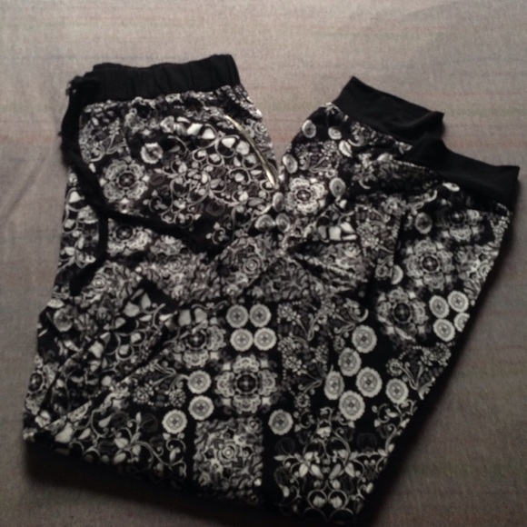 Very loose jogger pants