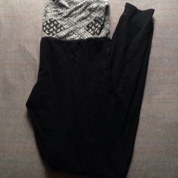 Black yoga leggings
