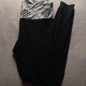 Black yoga leggings