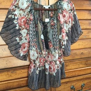 NWT XS beautiful sheer printed top w cinched waist
