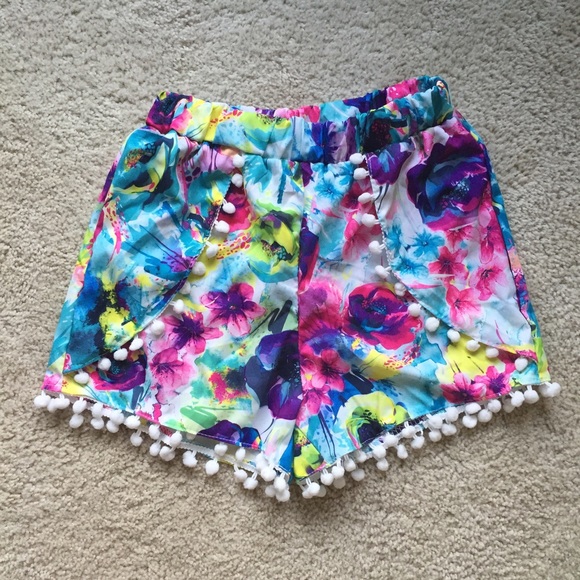bnwot floral pom pom shorts