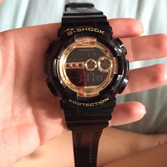 Black and gold like new g shock