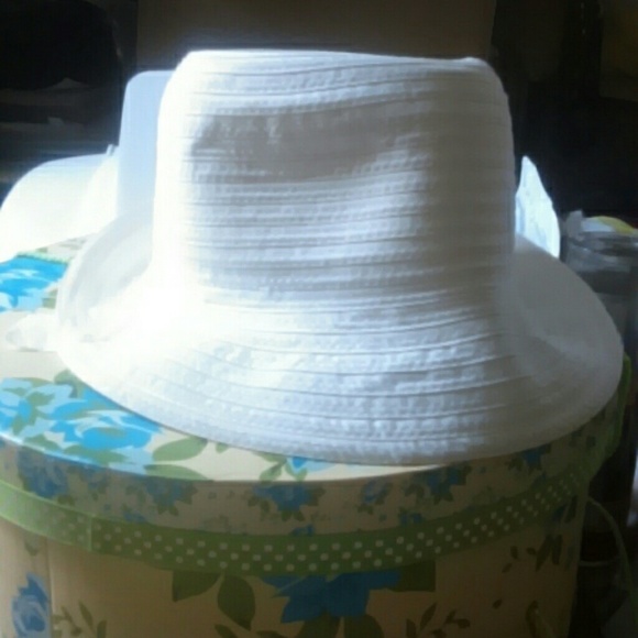 White Ribbon Hat - Picture 4 of 4