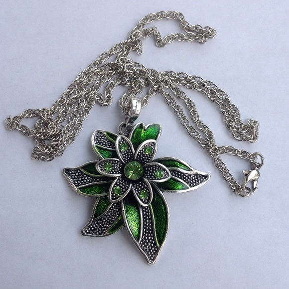 Crystal Flower Necklace - Picture 2 of 3