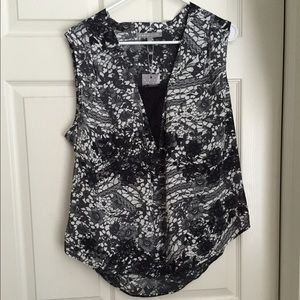 Light weight Daniel rainn top