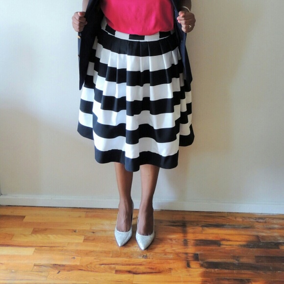 Black and White Stripe skirt - Picture 2 of 2