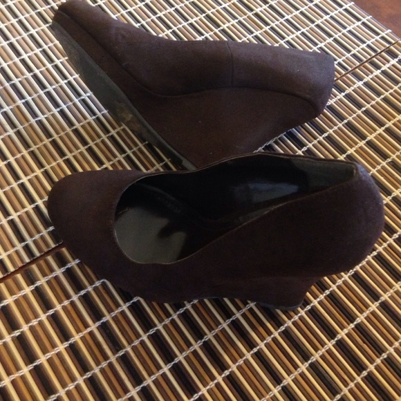 Charcolate Suede Brown Wedge Shoes! New!