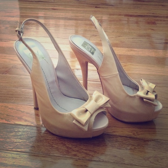 Dolce Vita nude patten leather peep-toe pumps