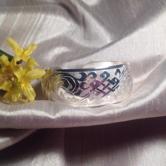 Jewelry - 🌺Gorgeous .925 Sterling Silver Cuff Bracelet