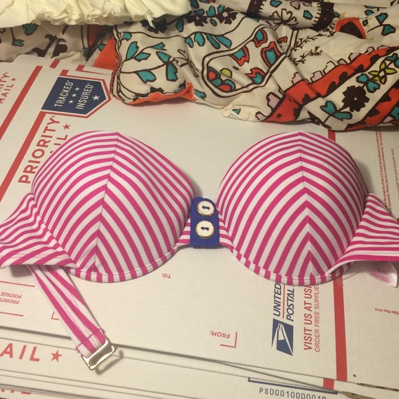 Cute bikini top!
