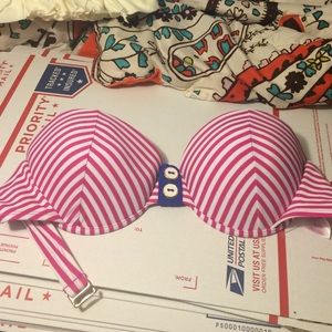 Cute bikini top!