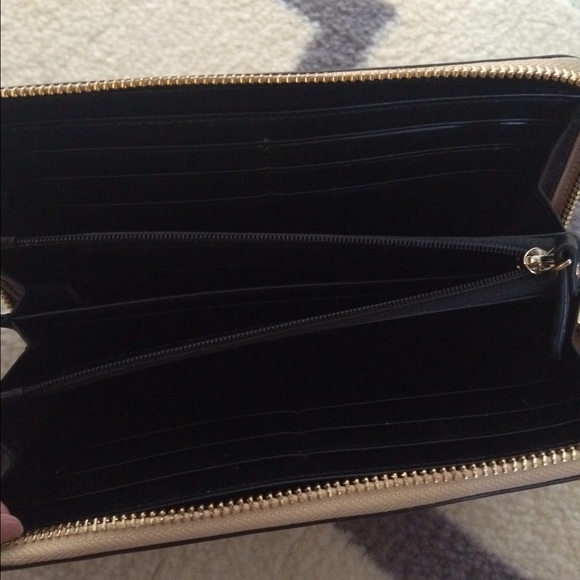 Kate Spade zip around wallet - Picture 2 of 3