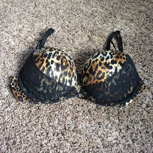 Victoria's Secret bombshell adds 2 cup sizes bra