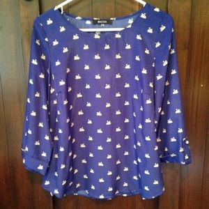 3/4 sleeve flowy top.