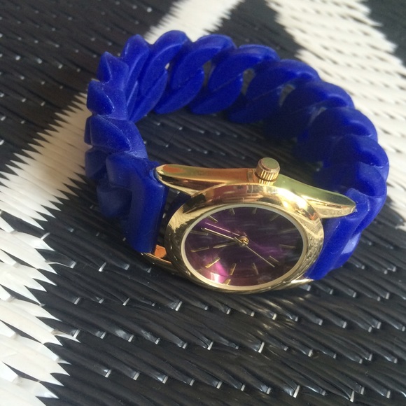 watch - Picture 1 of 3