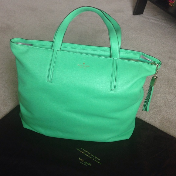 kate spade Handbags - NWT KATE SPADE ELLIOT BAG 😍😍😍