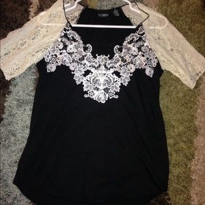 Day trip medium short sleeve top from buckle!💜