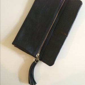 Black clutch