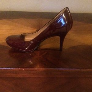 Maroon pumps size 7 1/2
