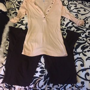 Stretchy brown leggings and pink top