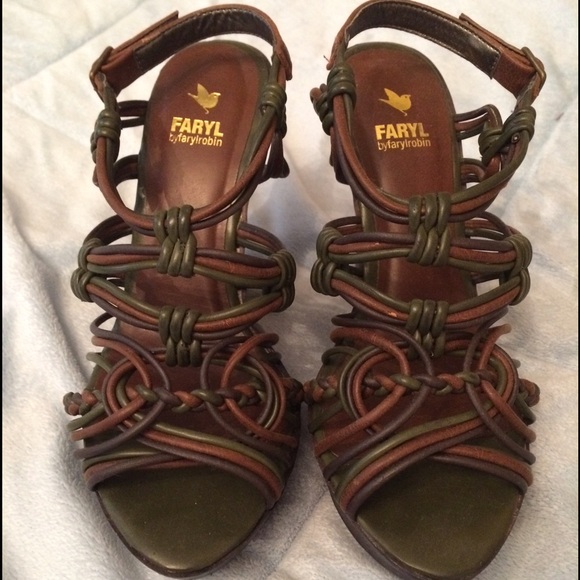 VGUC Faryl by Faryl Robin Wedges Size 8
