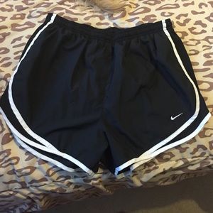 Black nike tempo shorts size M