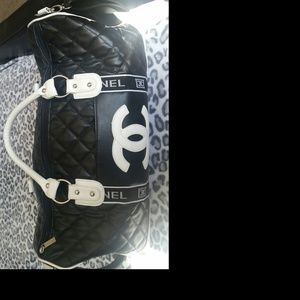 Duffle...excellent con.black and white top quality