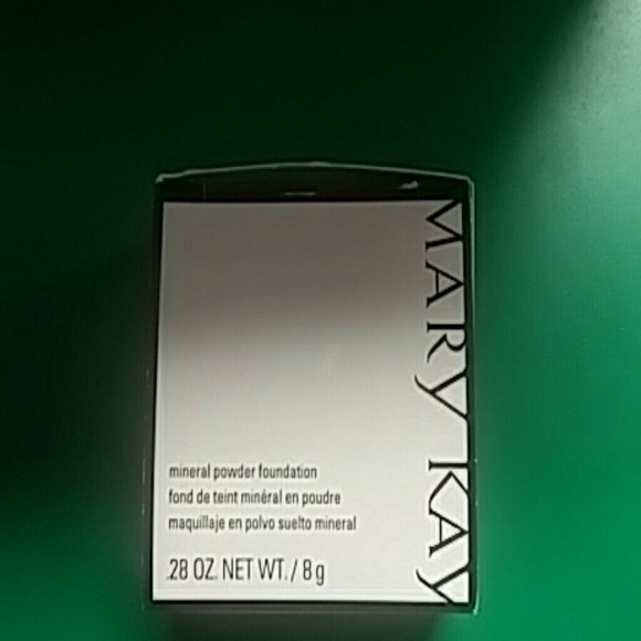 Mary Kay  Mineral Powder Foundation