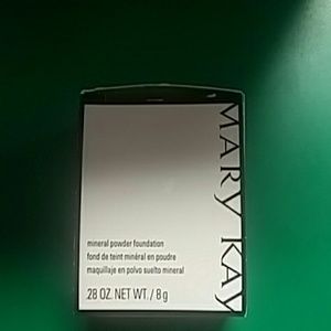 Mary Kay  Mineral Powder Foundation