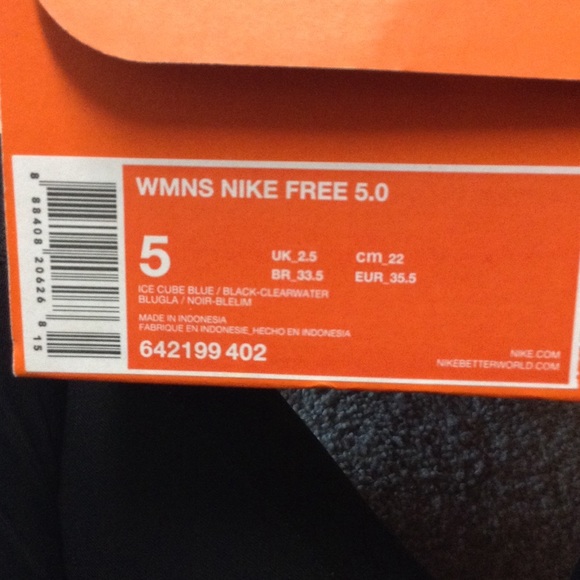 Nike Free Runs NWT
