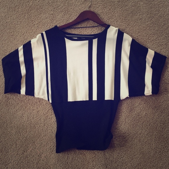 Black & White Top - Picture 1 of 2