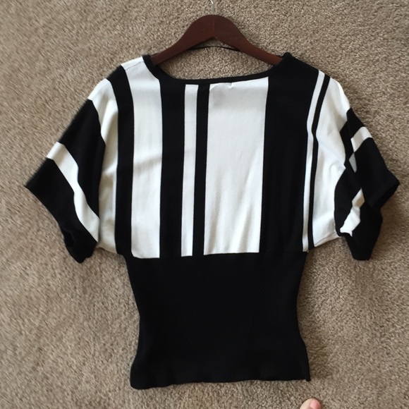 Black & White Top - Picture 2 of 2
