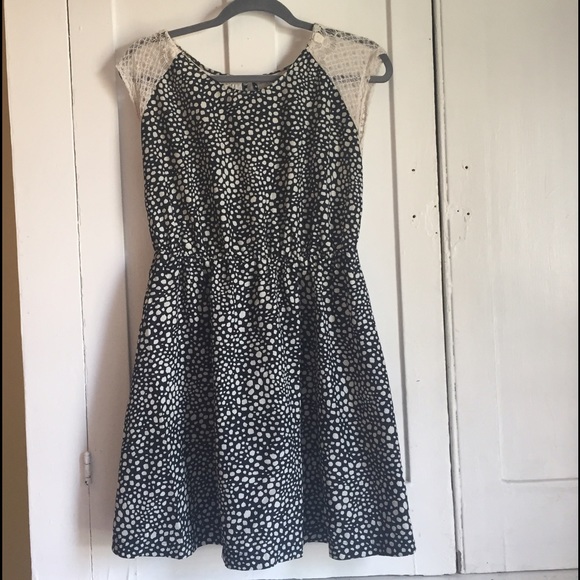Boutique dress with lace back. - Picture 1 of 3