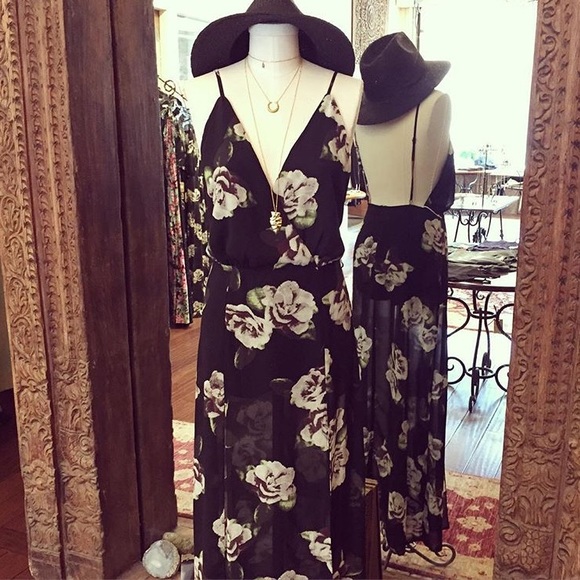 Dresses & Skirts - 🆕Floral Print Double Slit Maxi Dress