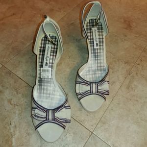 Great pair of heels !!