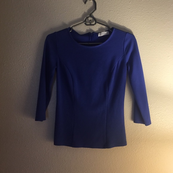 Periwinkle fitted top